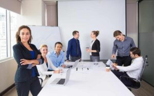 Apa Itu Entrepreneur? Arti, Ciri & Contohnya